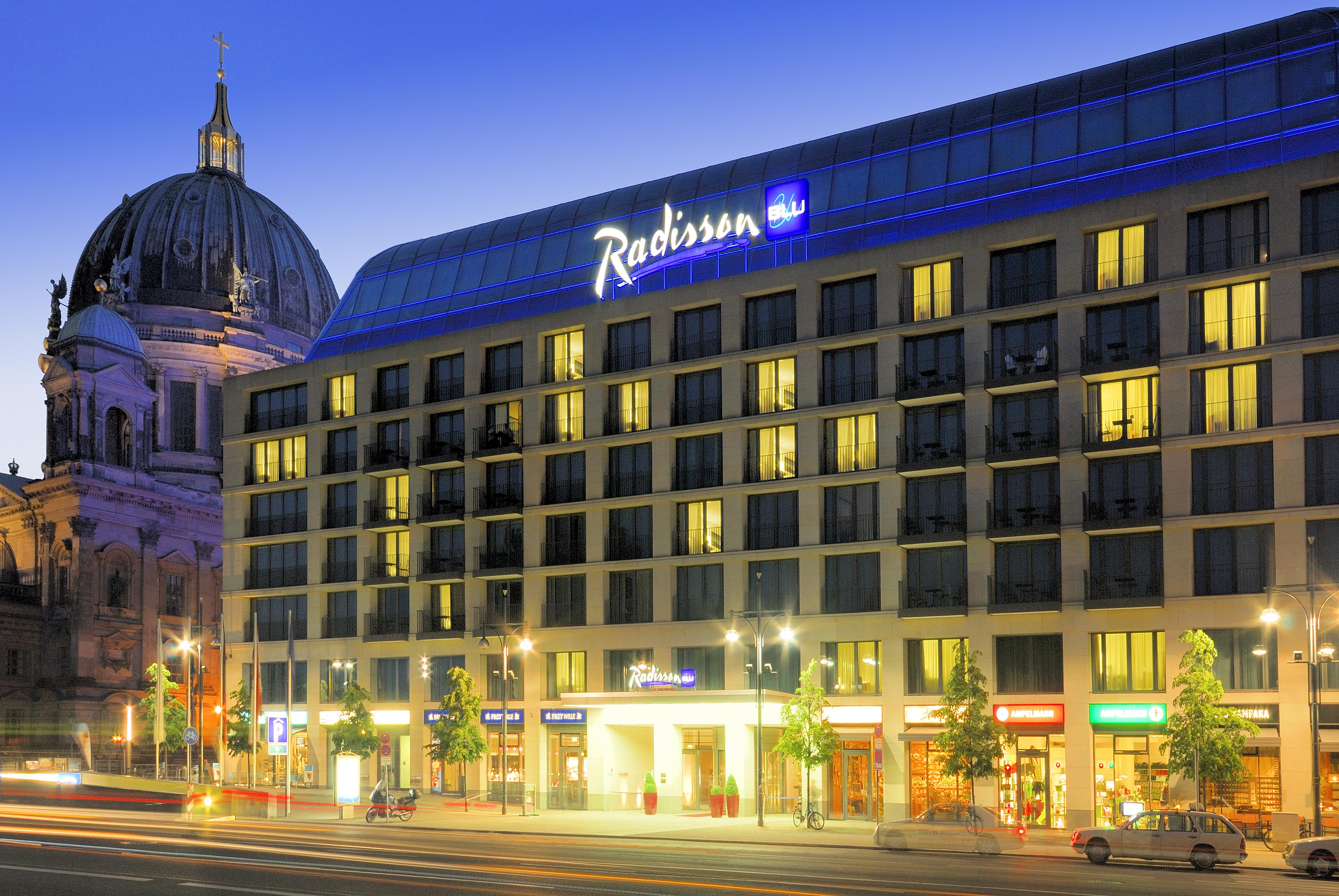 Отели. Рэдиссон Блю Берлин. Radisson Blu Hotel, Berlin. Рэдиссон коллекшн Берлин аквариум.